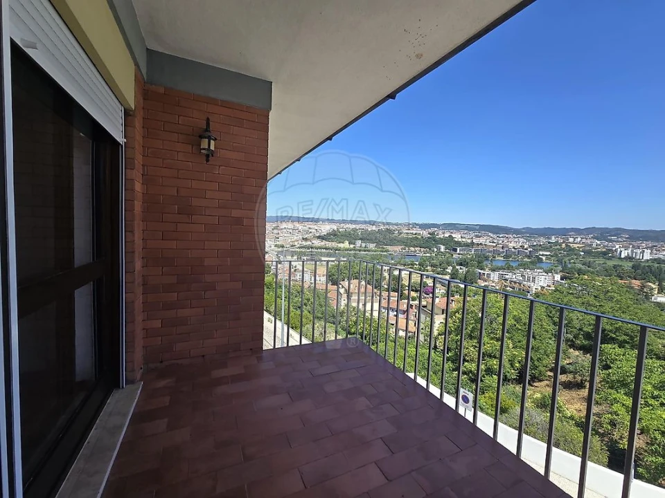 Apartamento T3 para Arrendamento em Santa Clara e Castelo Viegas Foto 4