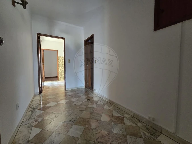 Apartamento T3 para Arrendamento em Santa Clara e Castelo Viegas Foto 18