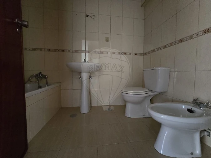 Apartamento T3 para Arrendamento em Santa Clara e Castelo Viegas Foto 11