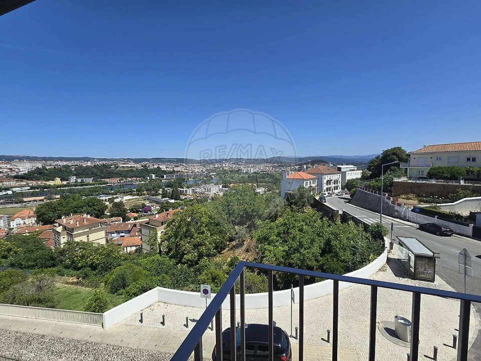 Apartamento T3 para Arrendamento em Santa Clara e Castelo Viegas Foto 28