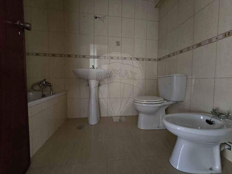 Apartamento T3 para Arrendamento em Santa Clara e Castelo Viegas Foto 11