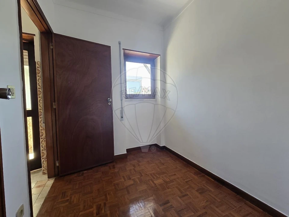 Apartamento T3 para Arrendamento em Santa Clara e Castelo Viegas Foto 23