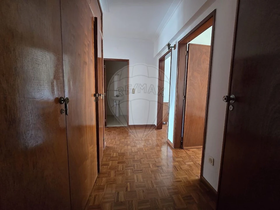 Apartamento T3 para Arrendamento em Santa Clara e Castelo Viegas Foto 12