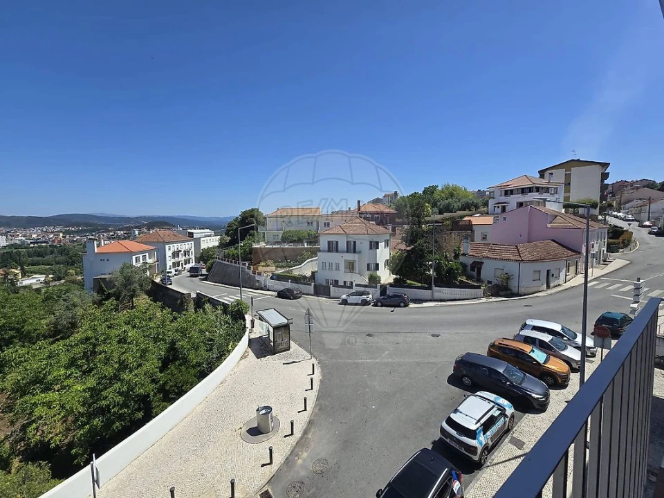 Apartamento T3 para Arrendamento em Santa Clara e Castelo Viegas Foto 29