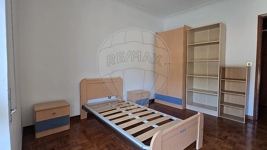 Apartamento T3 para Arrendamento em Santa Clara e Castelo Viegas
