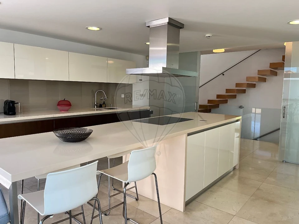 Moradia T5 para Arrendamento em Carnaxide e Queijas Foto 7