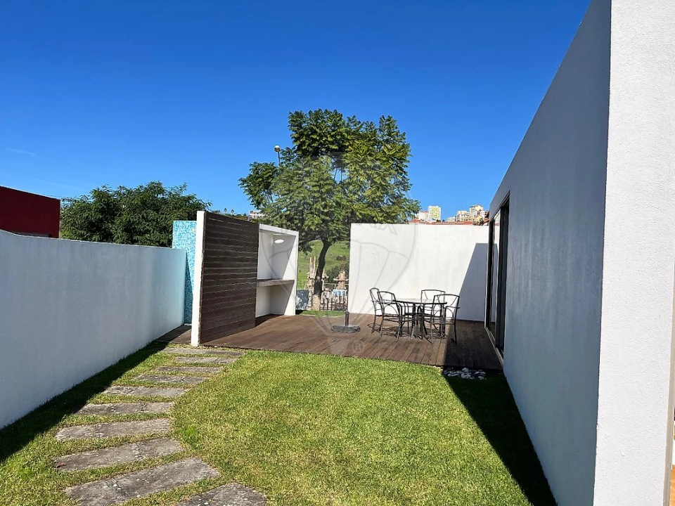 Moradia T5 para Arrendamento em Carnaxide e Queijas Foto 10