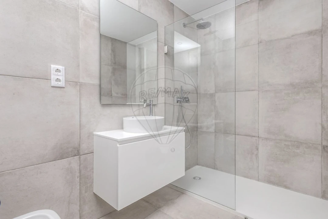 Apartamento T1 para Arrendamento em Paranhos Foto 13