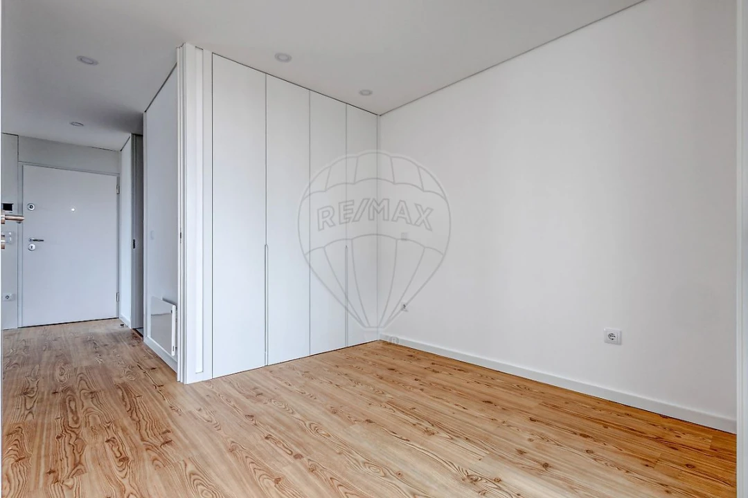 Apartamento T1 para Arrendamento em Paranhos Foto 3