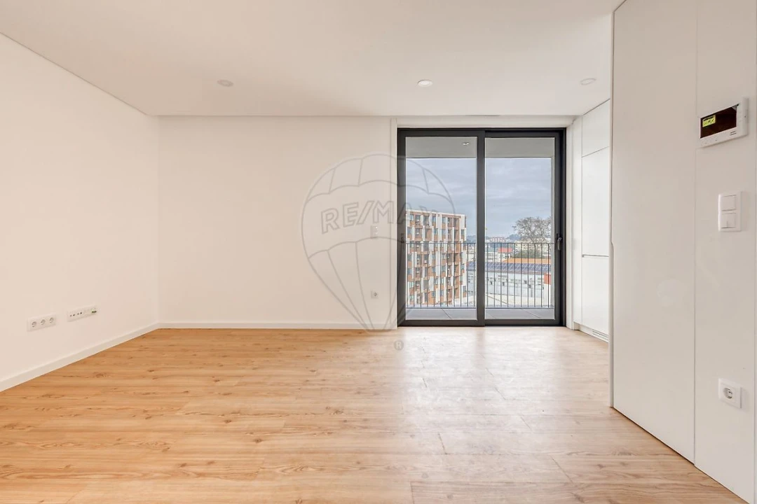 Apartamento T1 para Arrendamento em Paranhos Foto 7