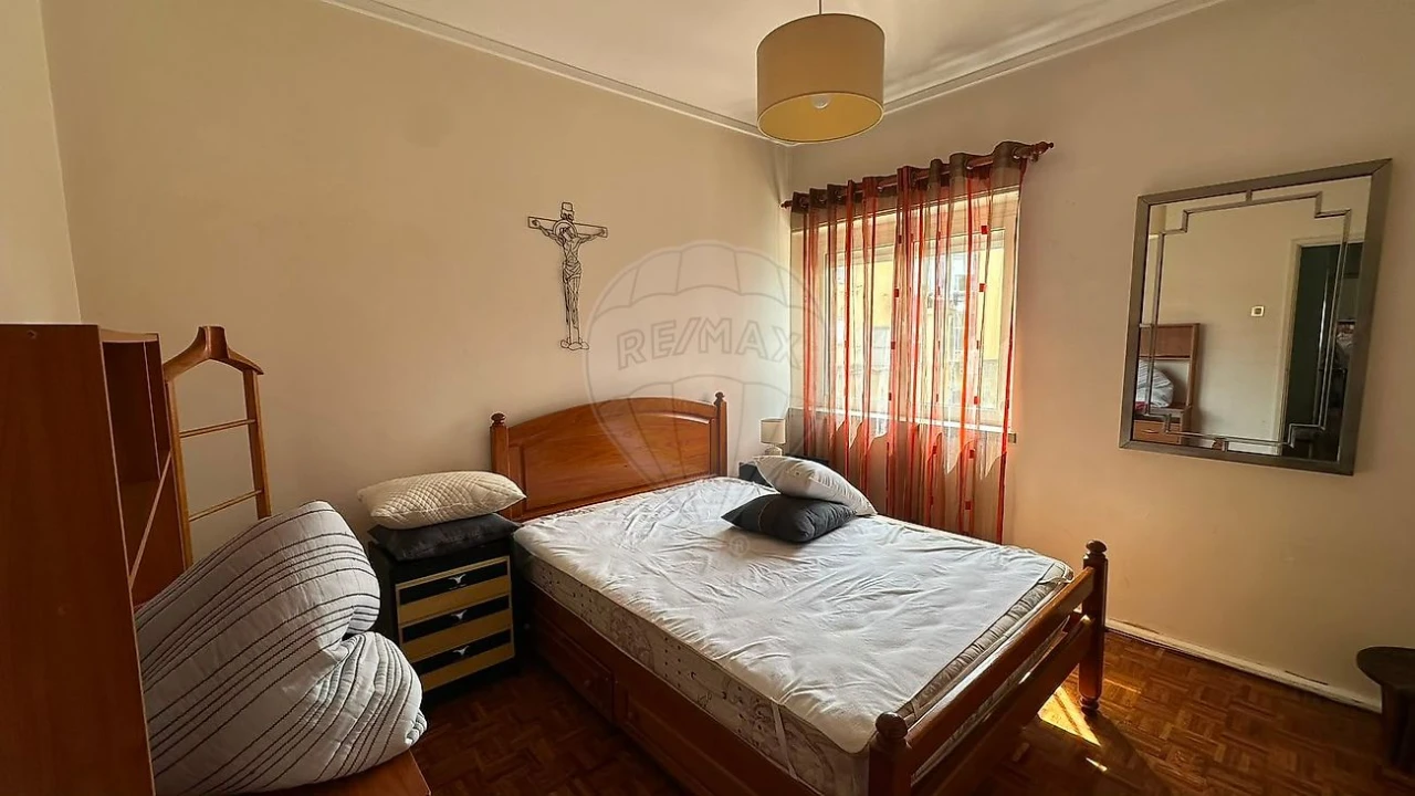 Apartamento T2 para Venda em Pontinha e Famões Foto 7