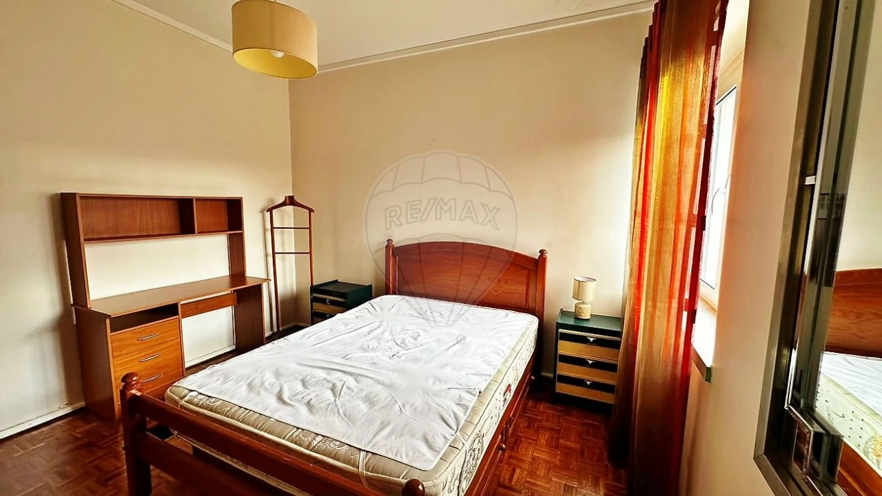 Apartamento T2 para Venda em Pontinha e Famões Foto 2