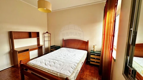 Apartamento T2 para Venda em Pontinha e Famões