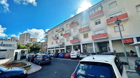 Apartamento T2 para Venda em Pontinha e Famões