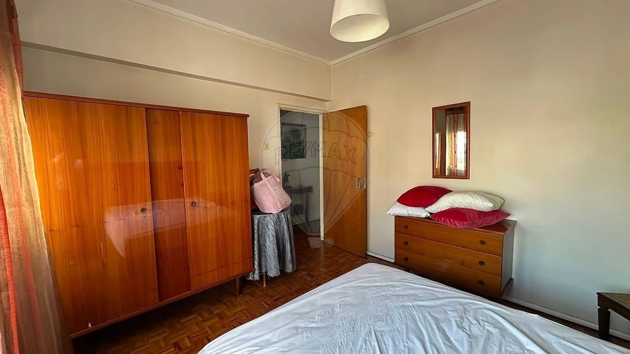 Apartamento T2 para Venda em Pontinha e Famões Foto 2