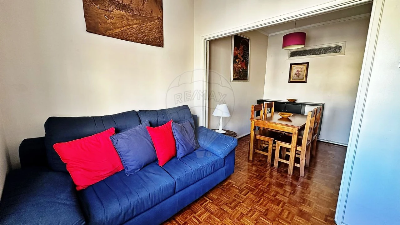 Apartamento T2 para Venda em Pontinha e Famões Foto 5