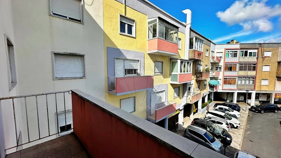 Apartamento T2 para Venda em Pontinha e Famões Foto 11