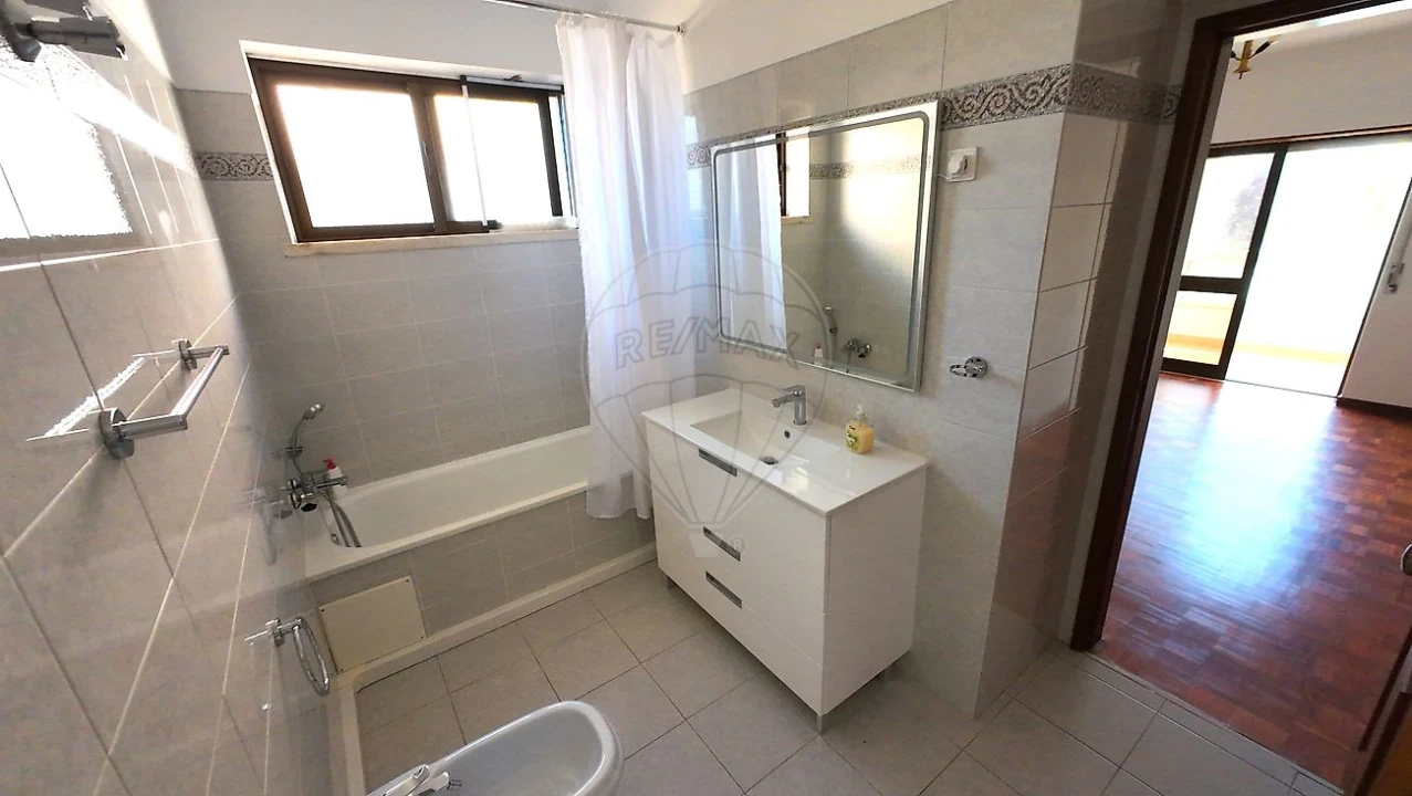 Apartamento T3 para Arrendamento em Almada, Cova da Piedade, Pragal e Cacilhas Foto 11