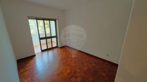 Apartamento T3 para Arrendamento em Almada, Cova da Piedade, Pragal e Cacilhas