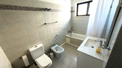 Apartamento T3 para Arrendamento em Almada, Cova da Piedade, Pragal e Cacilhas