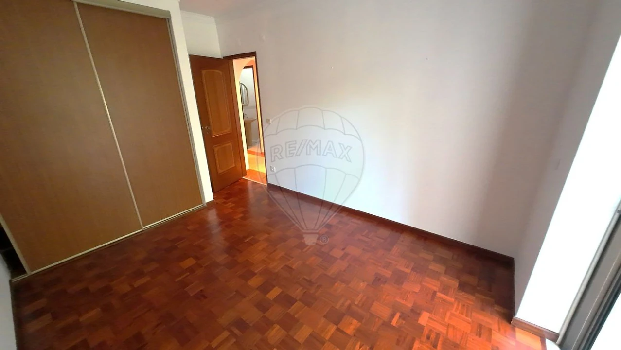 Apartamento T3 para Arrendamento em Almada, Cova da Piedade, Pragal e Cacilhas Foto 16