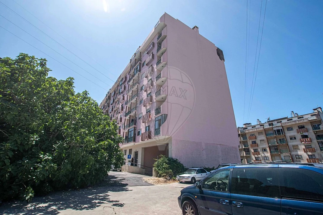 Apartamento T3 para Venda em Queluz e Belas Foto 3