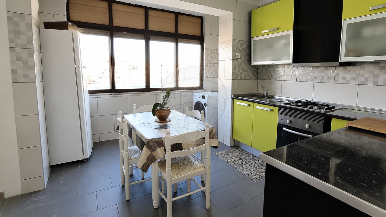 Apartamento T4 para Venda em Queluz e Belas Foto 12