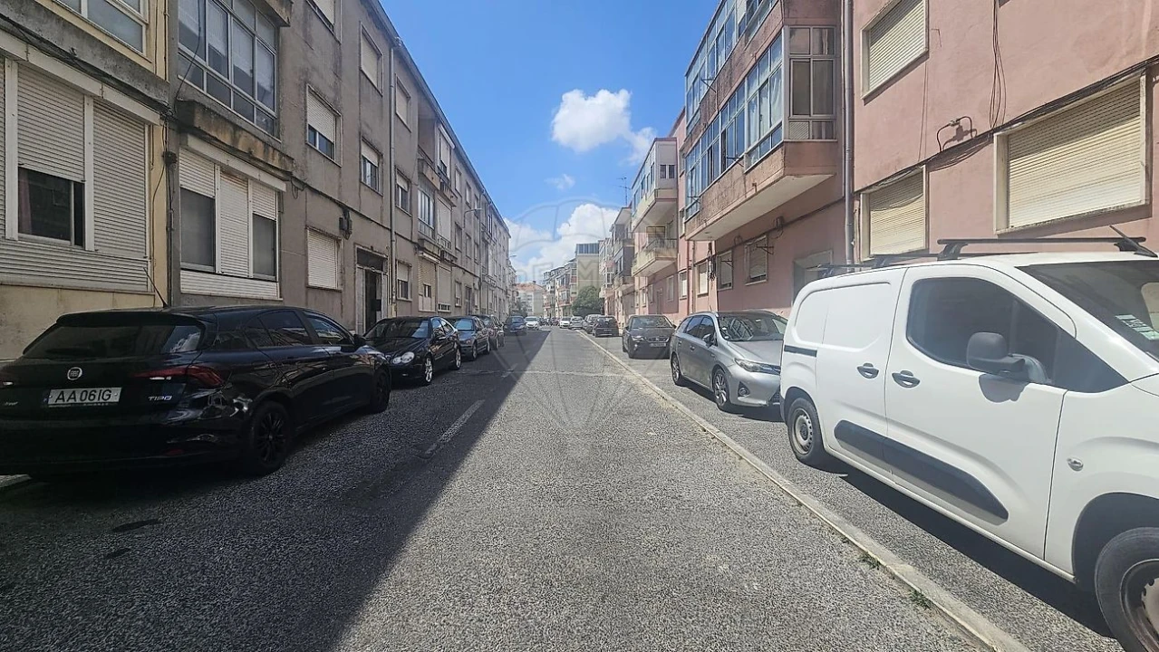 Apartamento T4 para Venda em Queluz e Belas Foto 3