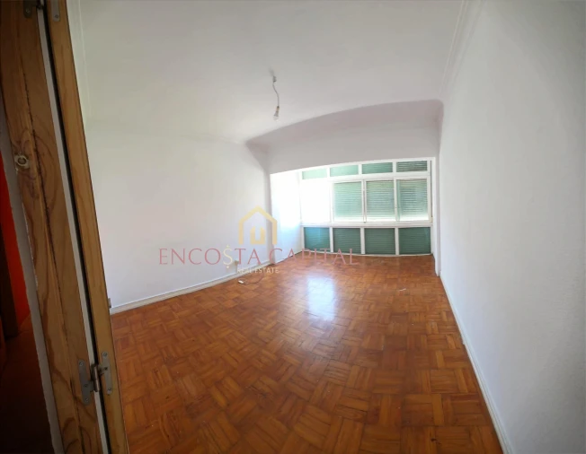 Apartamento T2 para Venda em Loures Foto 3