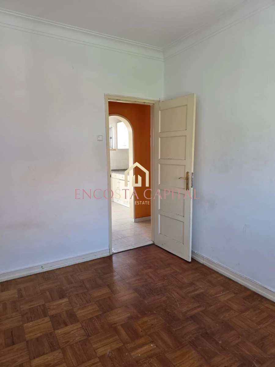 Apartamento T2 para Venda em Loures Foto 5