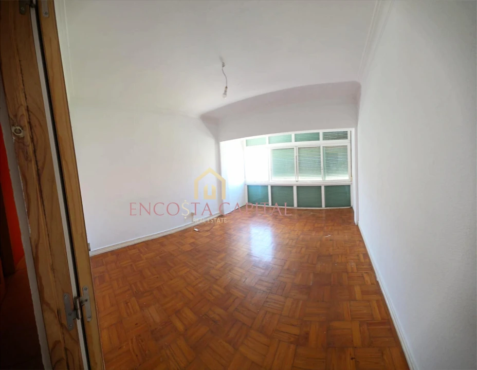 Apartamento T2 para Venda em Loures Foto 3
