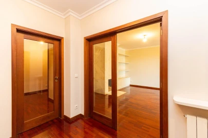 Apartamento T3 para Venda em Lordelo do Ouro e Massarelos