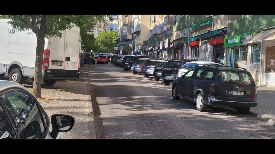 Negócio para Venda em Queluz e Belas