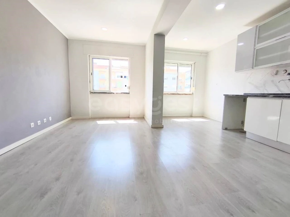 Apartamento T2 para Venda em Seixal, Arrentela e Aldeia de Paio Pires Foto 3