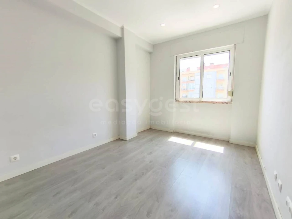 Apartamento T2 para Venda em Seixal, Arrentela e Aldeia de Paio Pires Foto 4