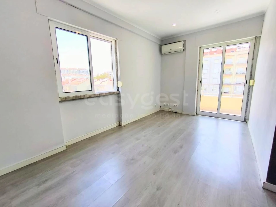 Apartamento T2 para Venda em Seixal, Arrentela e Aldeia de Paio Pires Foto 5
