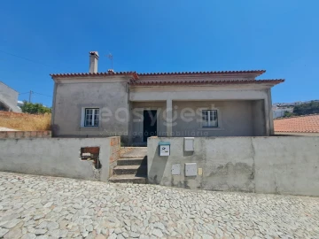 Moradia T5 para Venda em São Bartolomeu do Outeiro e Oriola