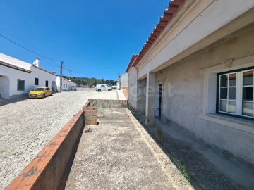 Moradia T5 para Venda em São Bartolomeu do Outeiro e Oriola