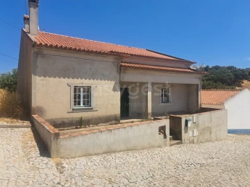 Moradia T5 para Venda em São Bartolomeu do Outeiro e Oriola
