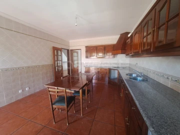 Moradia T5 para Venda em São Bartolomeu do Outeiro e Oriola