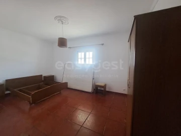 Moradia T5 para Venda em São Bartolomeu do Outeiro e Oriola