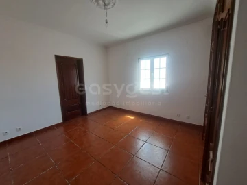 Moradia T5 para Venda em São Bartolomeu do Outeiro e Oriola