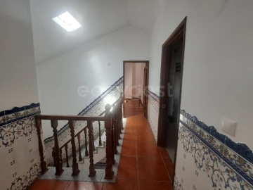 Moradia T5 para Venda em São Bartolomeu do Outeiro e Oriola