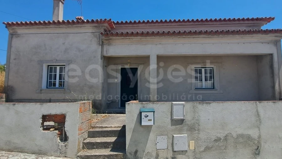 Moradia T5 para Venda em São Bartolomeu do Outeiro e Oriola