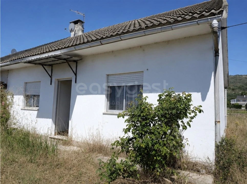 Moradia T2 para Venda em Orjais Foto 1