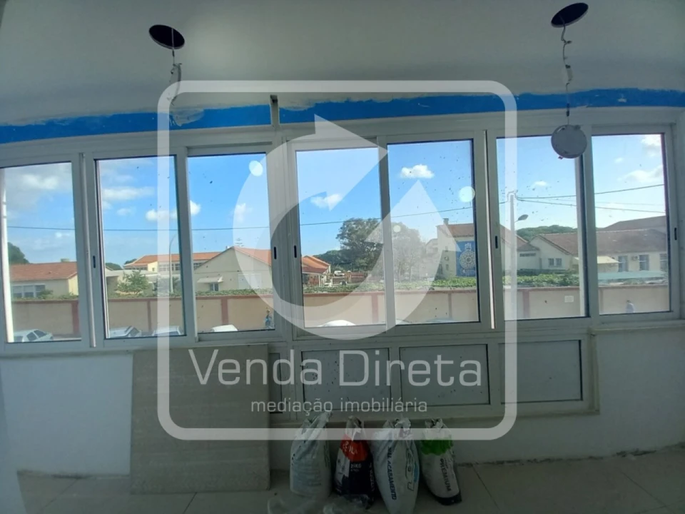 Apartamento T4 para Venda em Laranjeiro e Feijó Foto 8