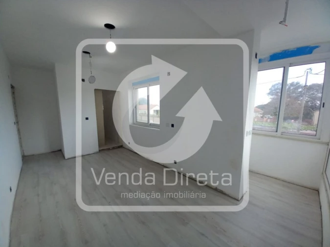 Apartamento T4 para Venda em Laranjeiro e Feijó Foto 23