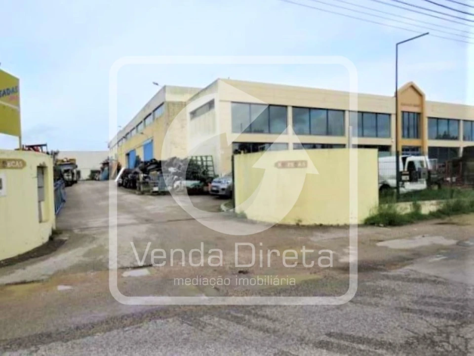 Armazém para Venda em Quinta do Anjo Foto 1
