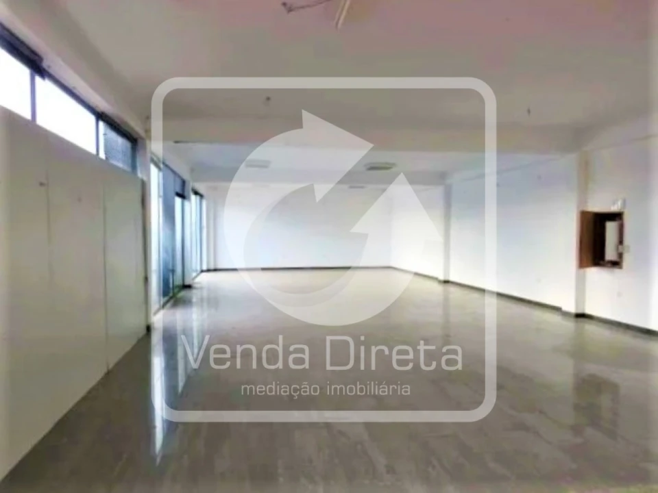 Armazém para Venda em Quinta do Anjo Foto 11
