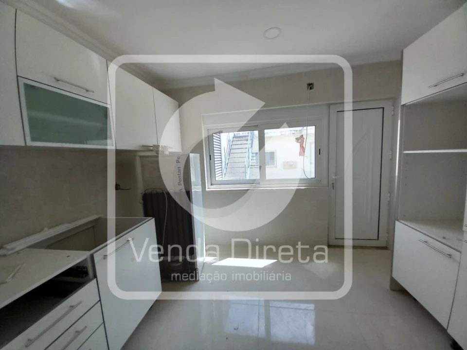 Moradia T5 para Venda em Amora Foto 14